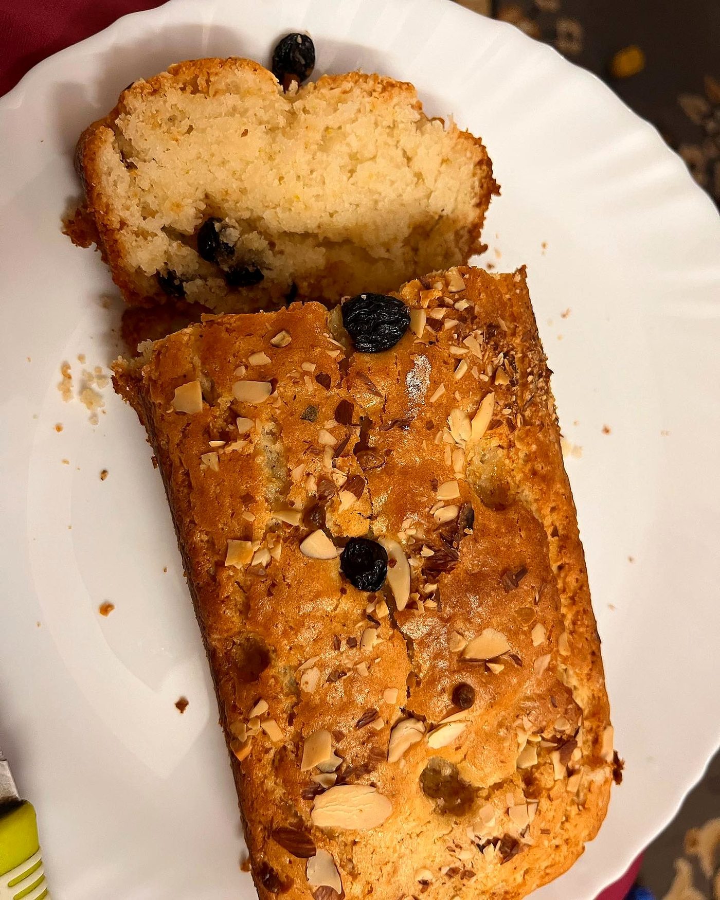 Berry loaf slices